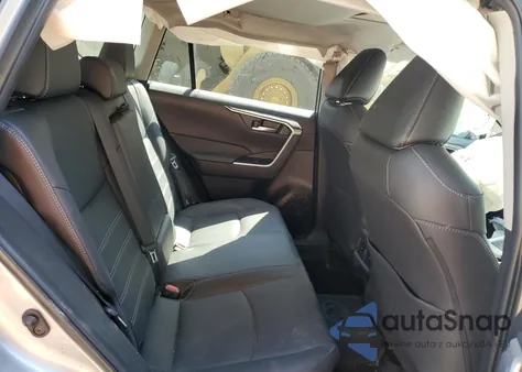 2025 Toyota Rav4 Xle Premium z USA, uszkodzony, nr VIN 2T3B6RFV4SW084711